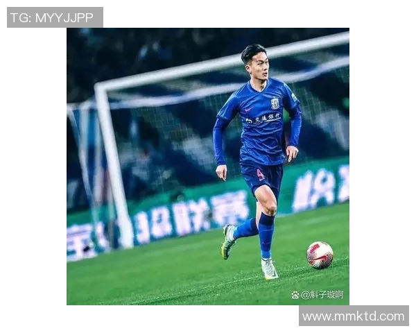 蒋圣龙在比赛中展现出色补位防守能力助力球队稳固防线