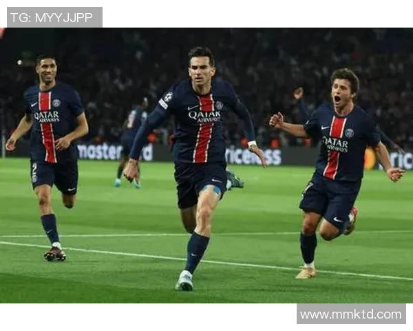 梅西帽子戏法，巴黎圣日耳曼3-1击败曼联晋级欧冠八强